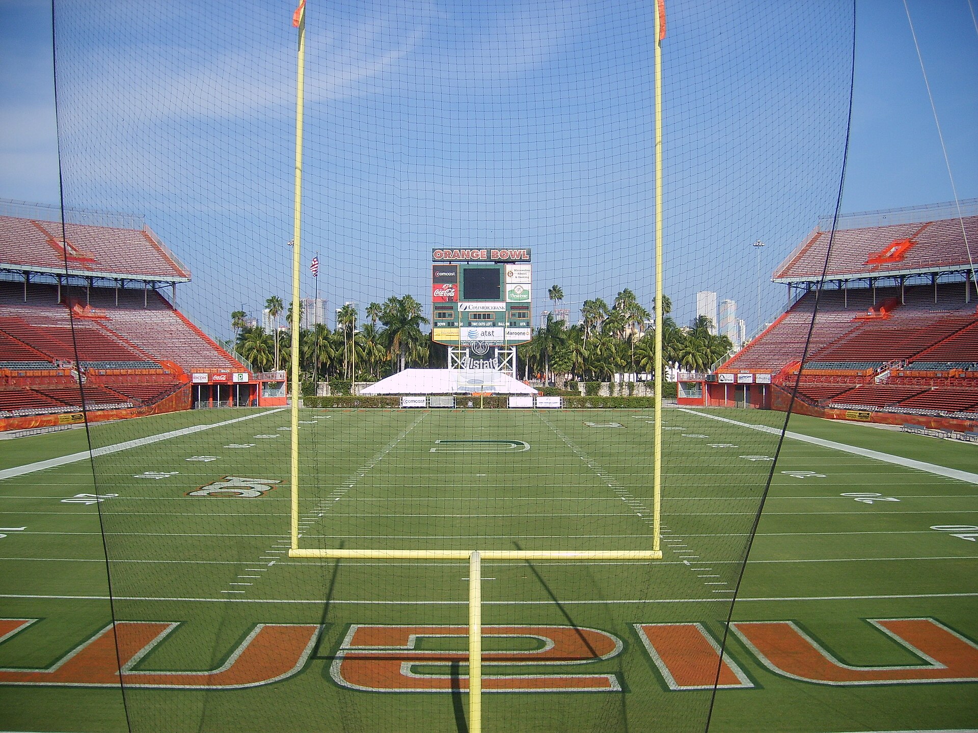 Imagem de referência de Miami Orange Bowl, descrito nos dados abertos como um estádio em Miami, Estados Unidos