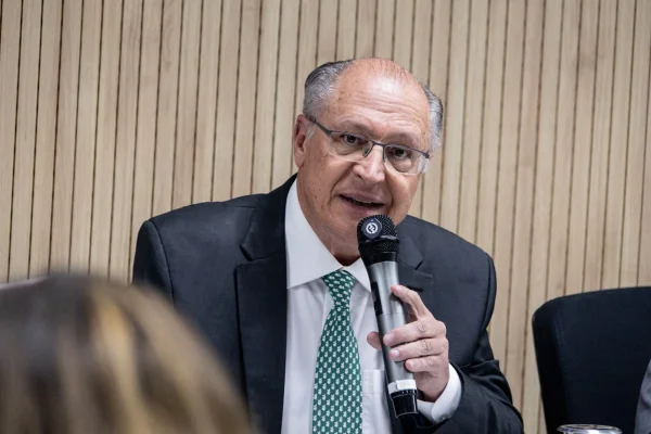 Alckmin comenta polêmica envolvendo Nossa Senhora Aparecida e Flávio