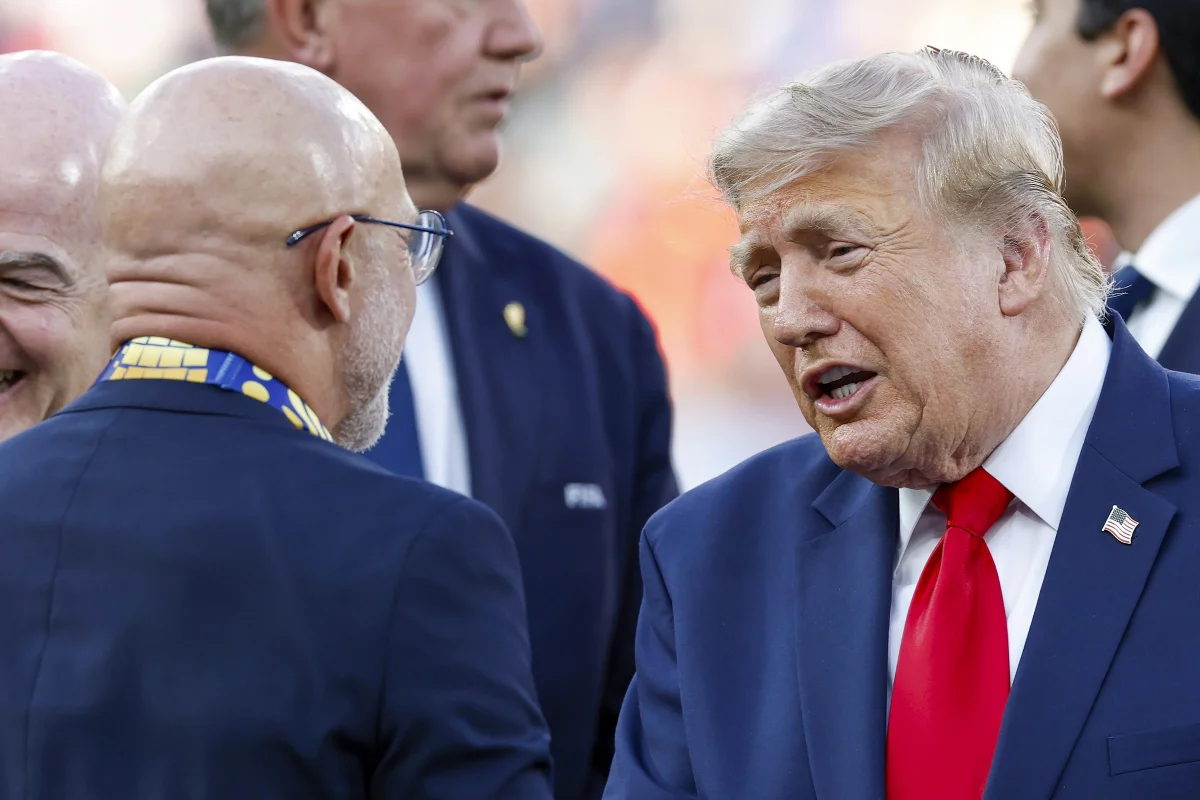 Foto colorida de Donald Trump e De La Fuente - Metrópoles