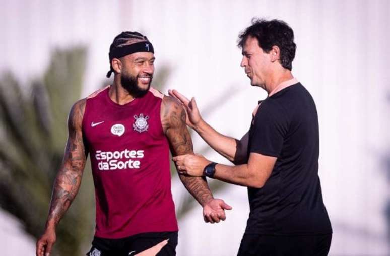 De "coração partido", Depay tem pausa para voltar à forma no Corinthians