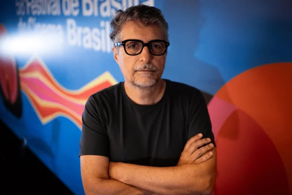 Kleber Mendonça Filho avalia O Agente Secreto: “Não faria nada diferente”