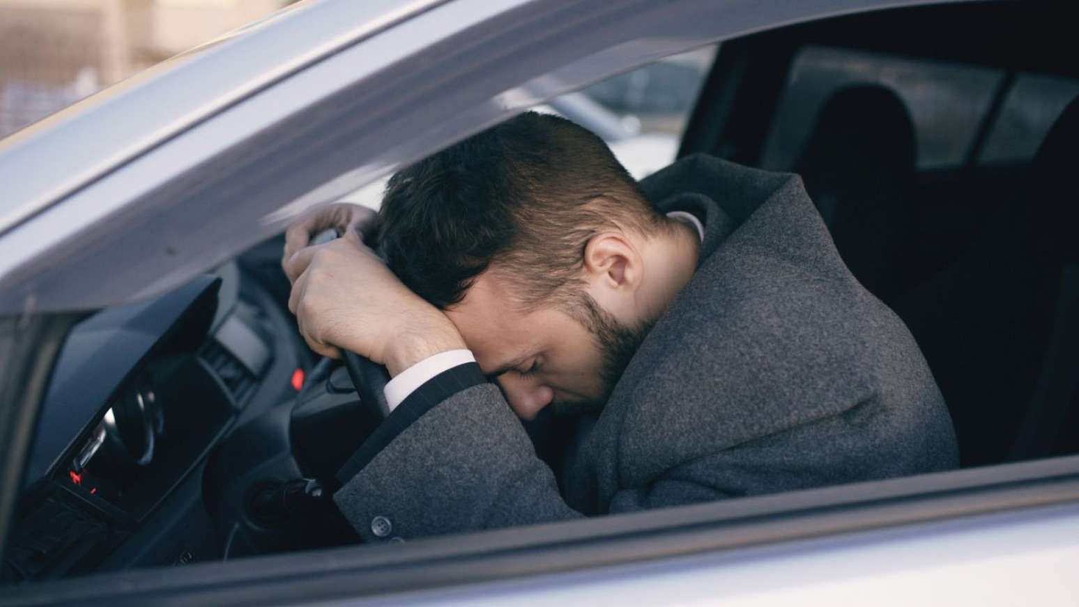 Casos de cinetose n&atilde;o s&atilde;o exclusivos de carros el&eacute;tricos, mas alguns aspectos podem piorar a sensa&ccedil;&atilde;o