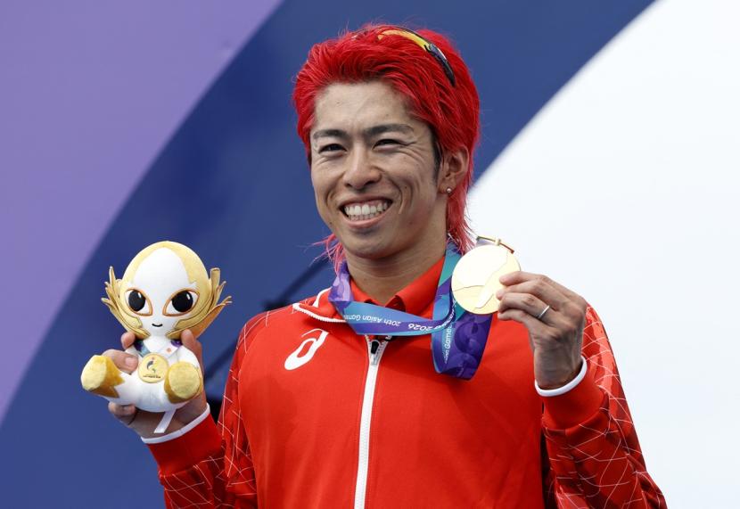 Takumi Hojo vence o triatlo masculino enquanto o Japão conquista a primeira medalha de ouro nos Jogos Asiáticos