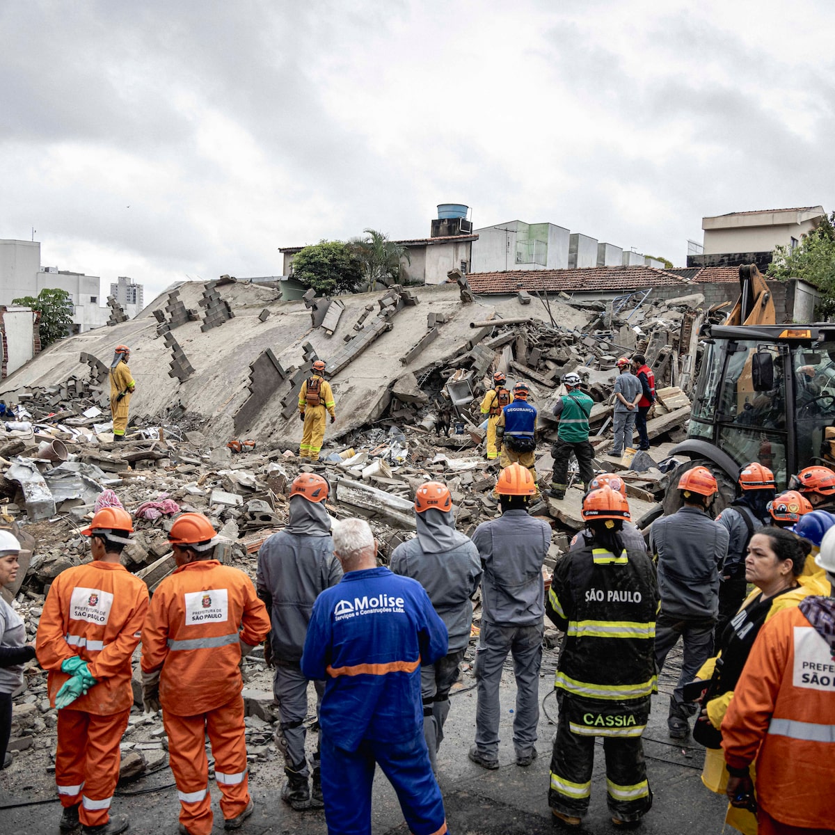 Prefeitura de SP embarga obras de construtoras envolvidas em desabamento de prédio