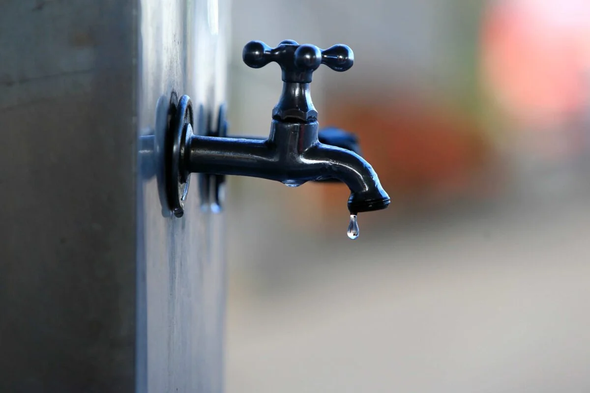 Imagem colorida de torneira - Metrópoles