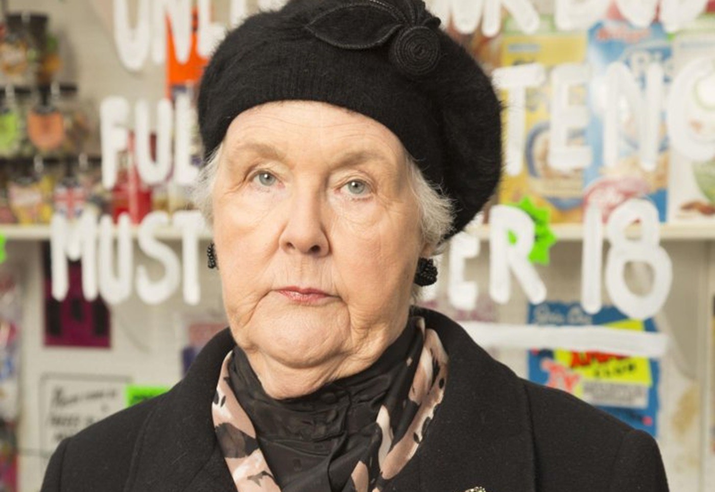 Atriz Stephanie Cole, famosa por viver 'A Viúva Negra', morre aos 84 anos