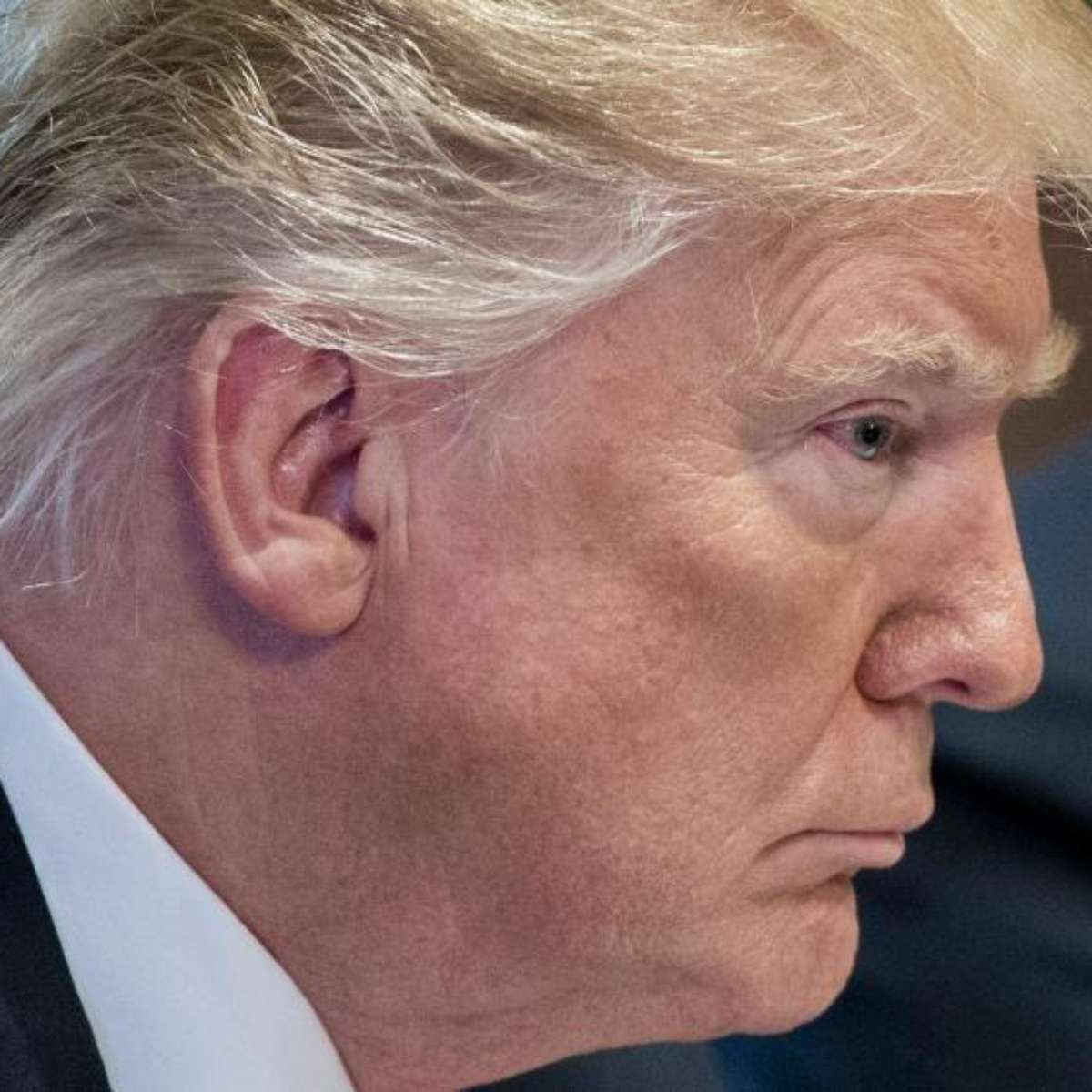 Por que Trump intensificou disputa com a imprensa ao barrar jornalistas da Casa Branca