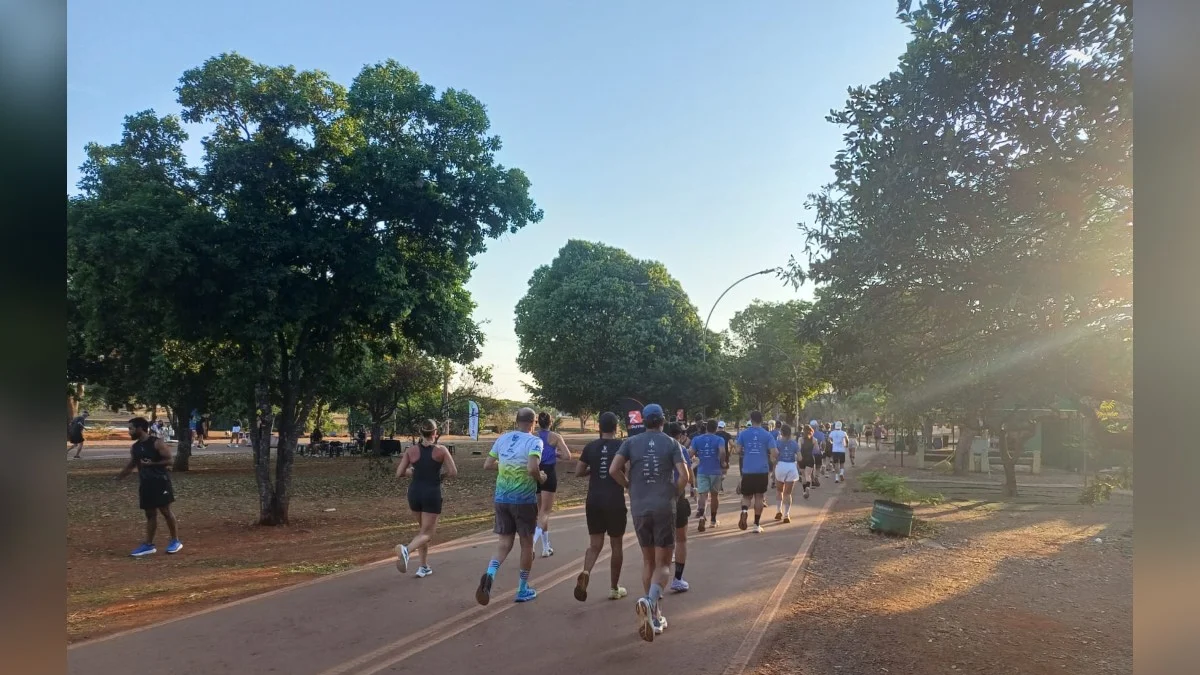 Amigos fazem ato em homenagem a triatleta que morreu no Parque da Cidade