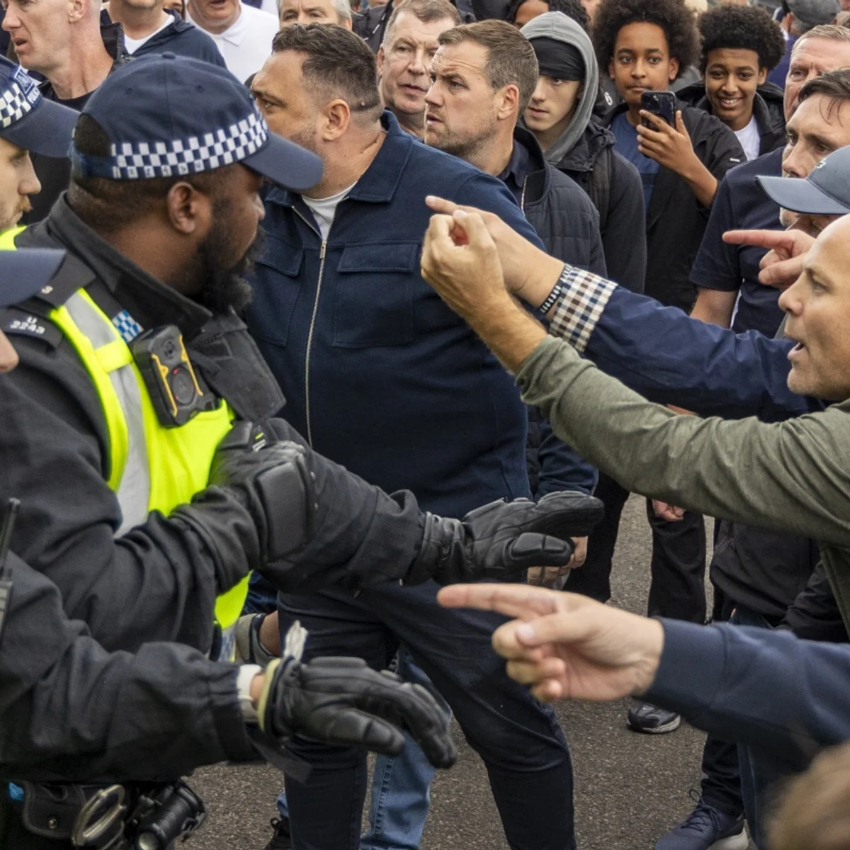 Torcedores são presos na Inglaterra durante o clássico Millwall x West Ham