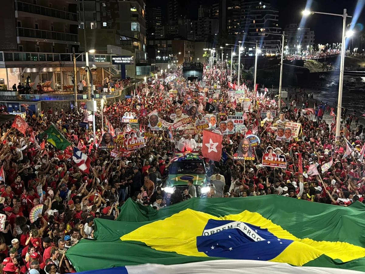 Na Bahia, Lula diz a aliados estar preocupado com crise no STF