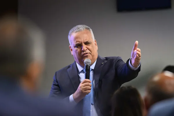 Ala do PL diz que agenda do vice de Flávio foi suspensa por falta de quórum