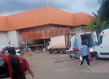 Vídeo: Jovem é agredido com socos, chutes e ‘mata-leão’ após batida de trânsito em Contagem
