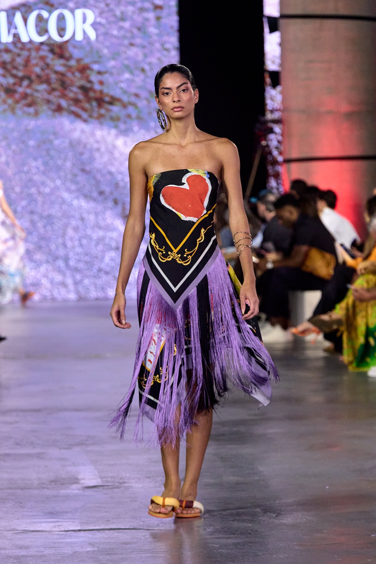 Franjas e movimento são tendência nos desfiles do Metrópoles Catwalk