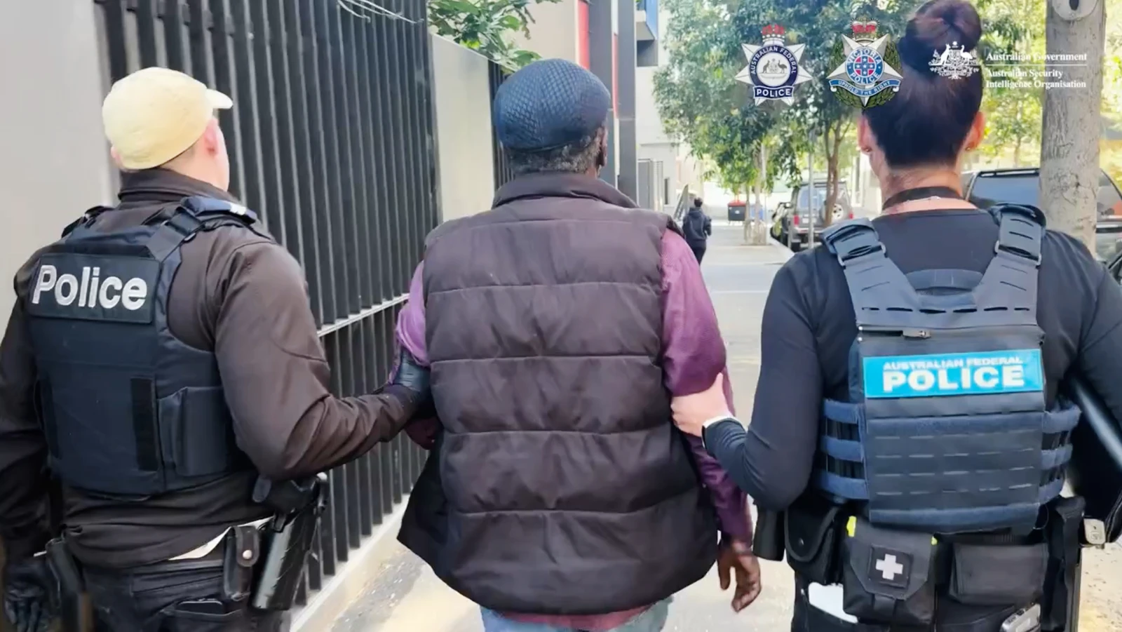Como a França lida com seu rigoroso laicismo à medida que se prepara para uma visita papal