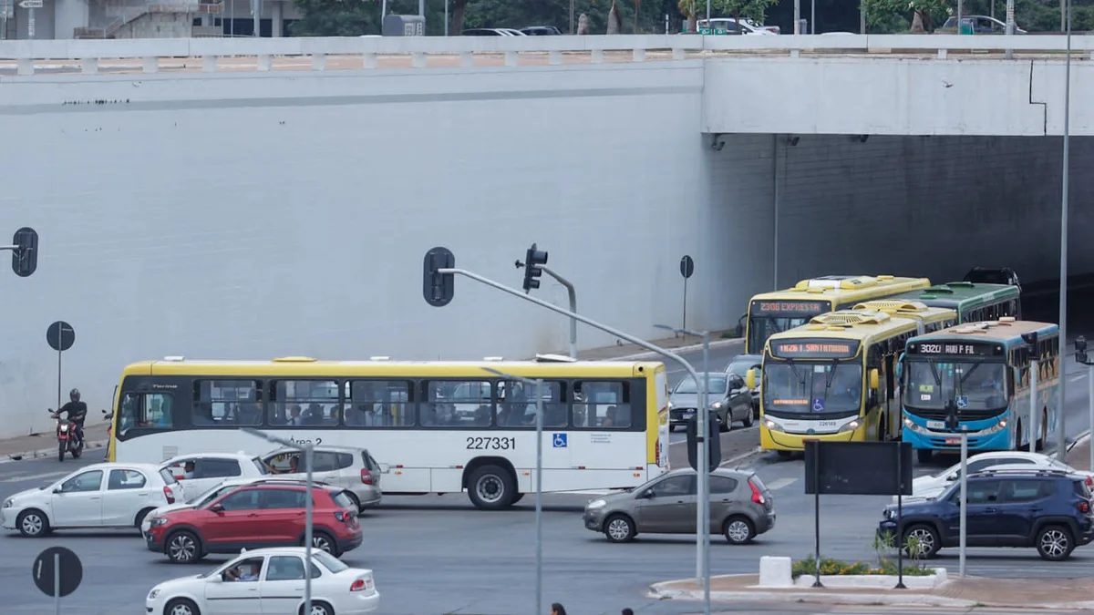 Rodoviários suspendem greve após acordo com as empresas de ônibus