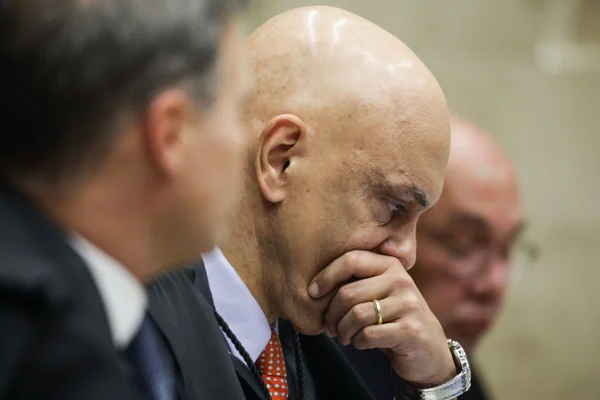 Ministros de Lula apostam em placar de 5 a 3 para tornar Moraes investigado - destaque galeria