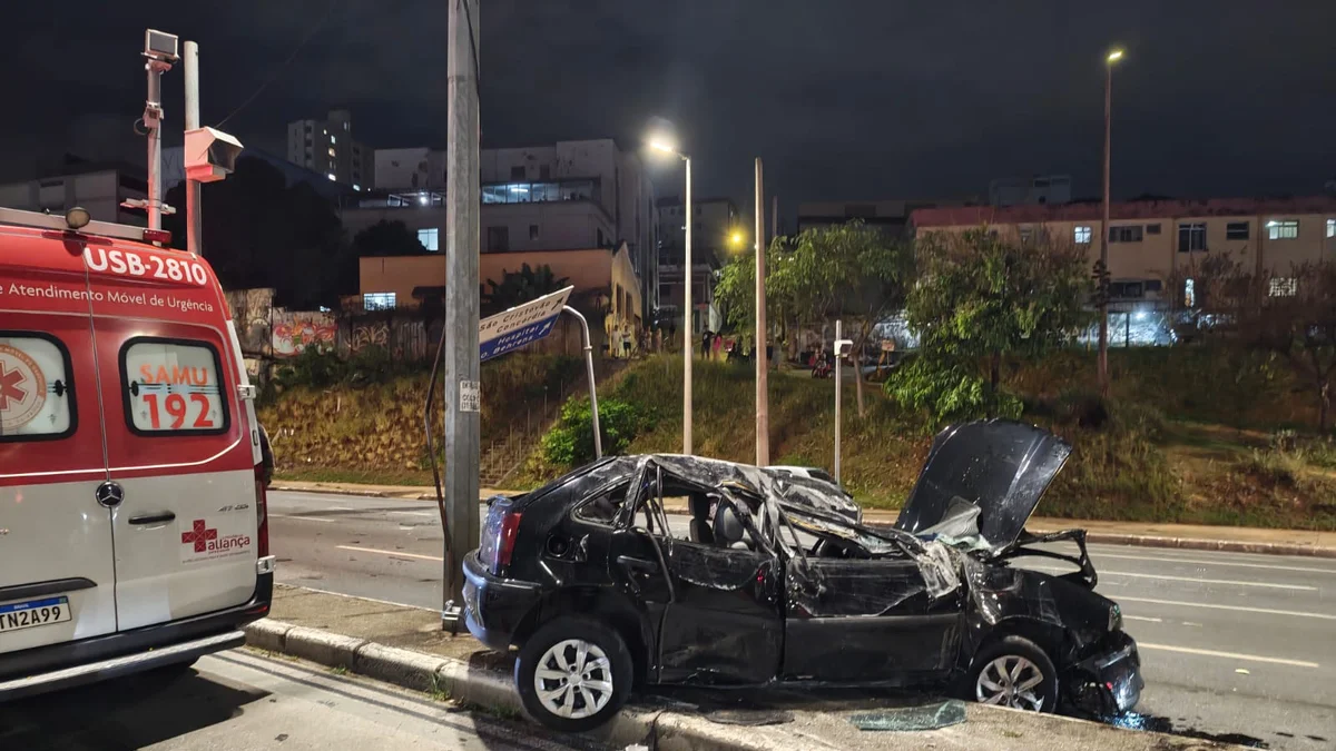 Mãe e filha de 5 anos ficam feridas após acidente em avenida de BH