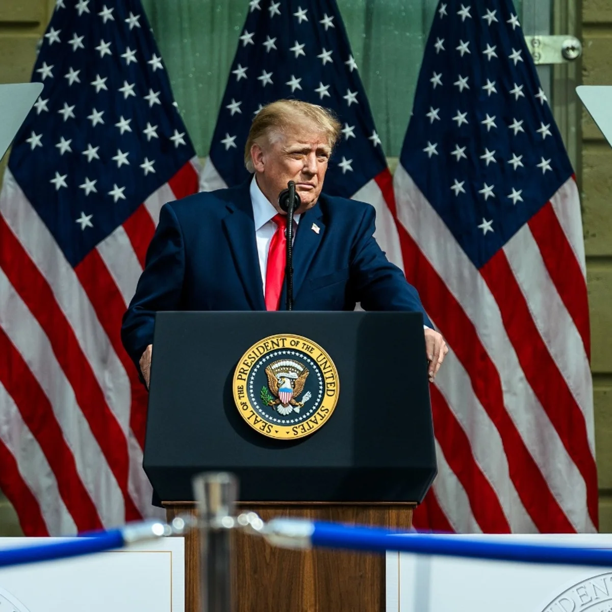 Casa Branca cumpre ameaça de Trump, barra jornalistas e confisca crachás