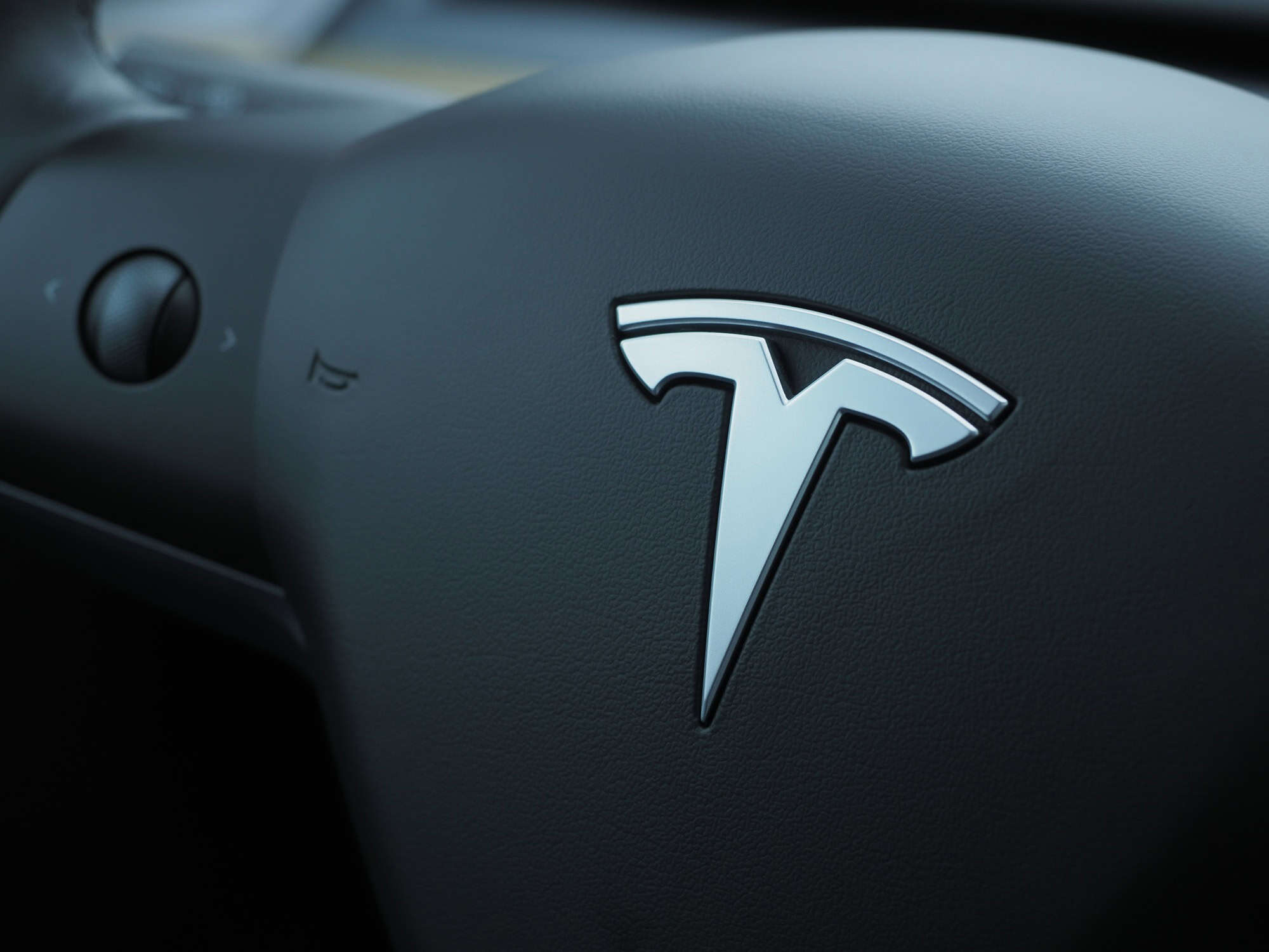 Imagem da matéria: Tesla é julgada por acusações de discriminação racial contra trabalhadores negros nos EUA