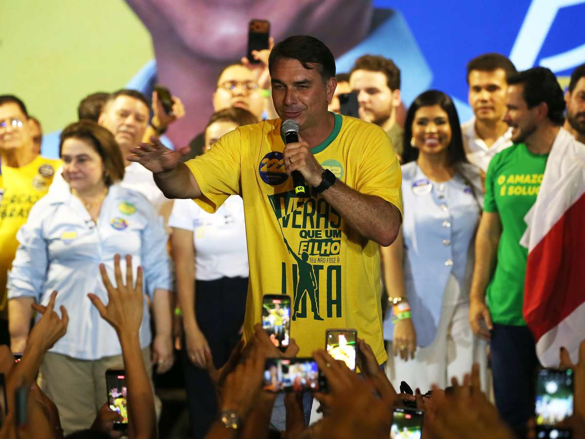 Flávio Bolsonaro cancela compromissos de campanha no interior de São Paulo para este domingo