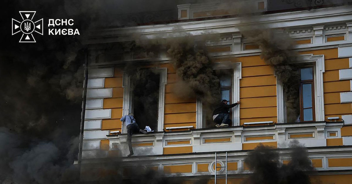 VÍDEO: ucranianos fogem pelas janelas após ataque russo atingir prédio em Kiev