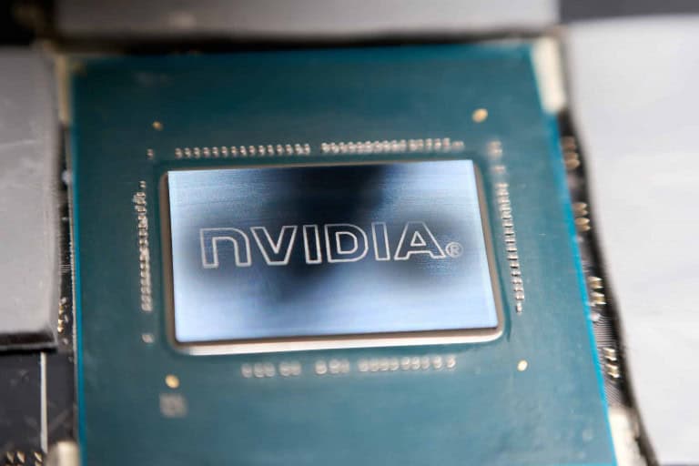 AMD chega a US$ 1 trilhão em valor de mercado enquanto avança na disputa com a Nvidia pelo mercado de inteligência artificial