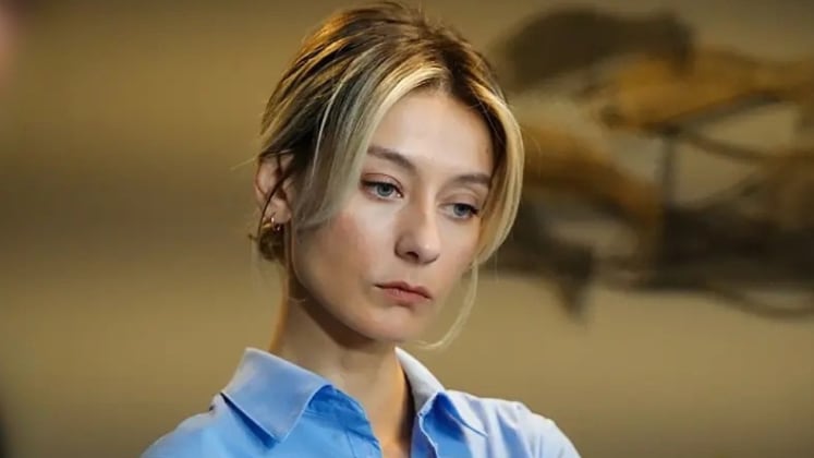 Asya vira a cereja do bolo na festa de Volkan e surpreende Derin: ‘Fui convidada’