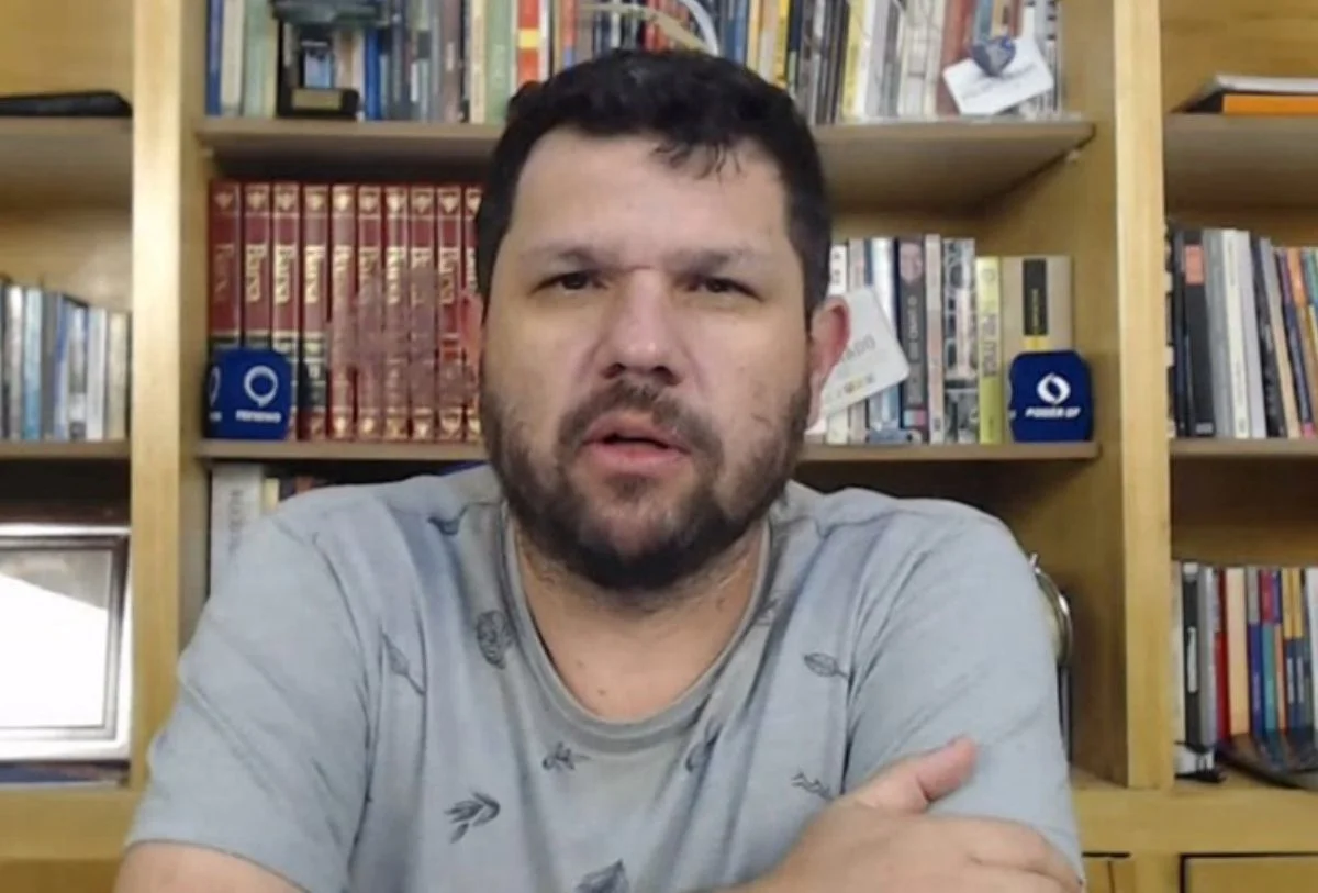 Imagem da matéria: Foragido, Oswaldo Eustáquio registra candidatura a deputado pelo Paraná