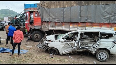 2 killed, 12 hurt after truck rams truck, setting off multi-vehicle collision on Pune-Bengaluru highway