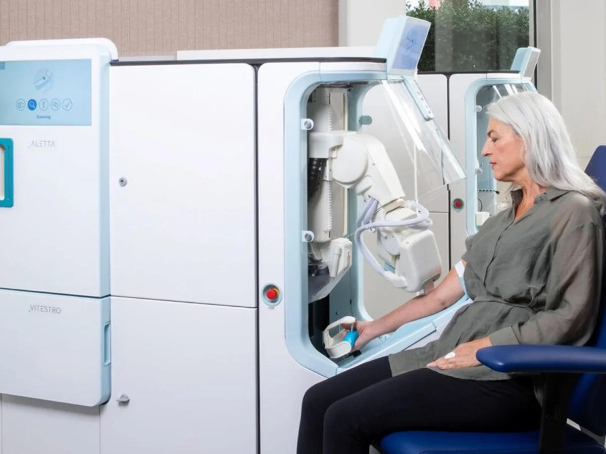 Primeiro robô que automatiza coleta de sangue é liberado nos EUA