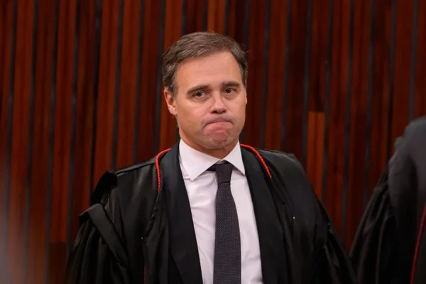 Mendonça justifica pedido atípico em relatório sobre Moraes: "Cautela"
