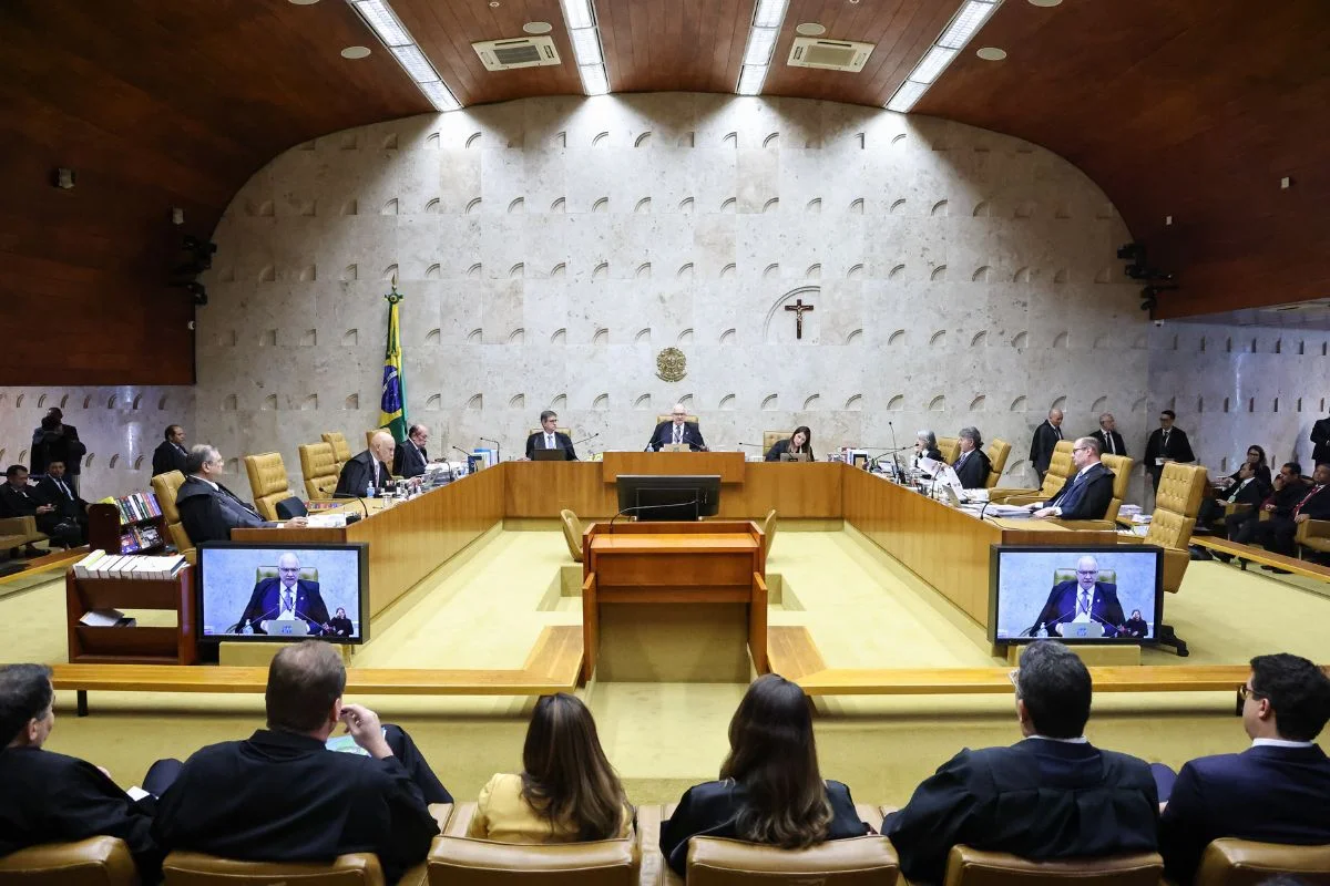 Julgamento de Moraes: STF limita até assessores de ministros no plenário