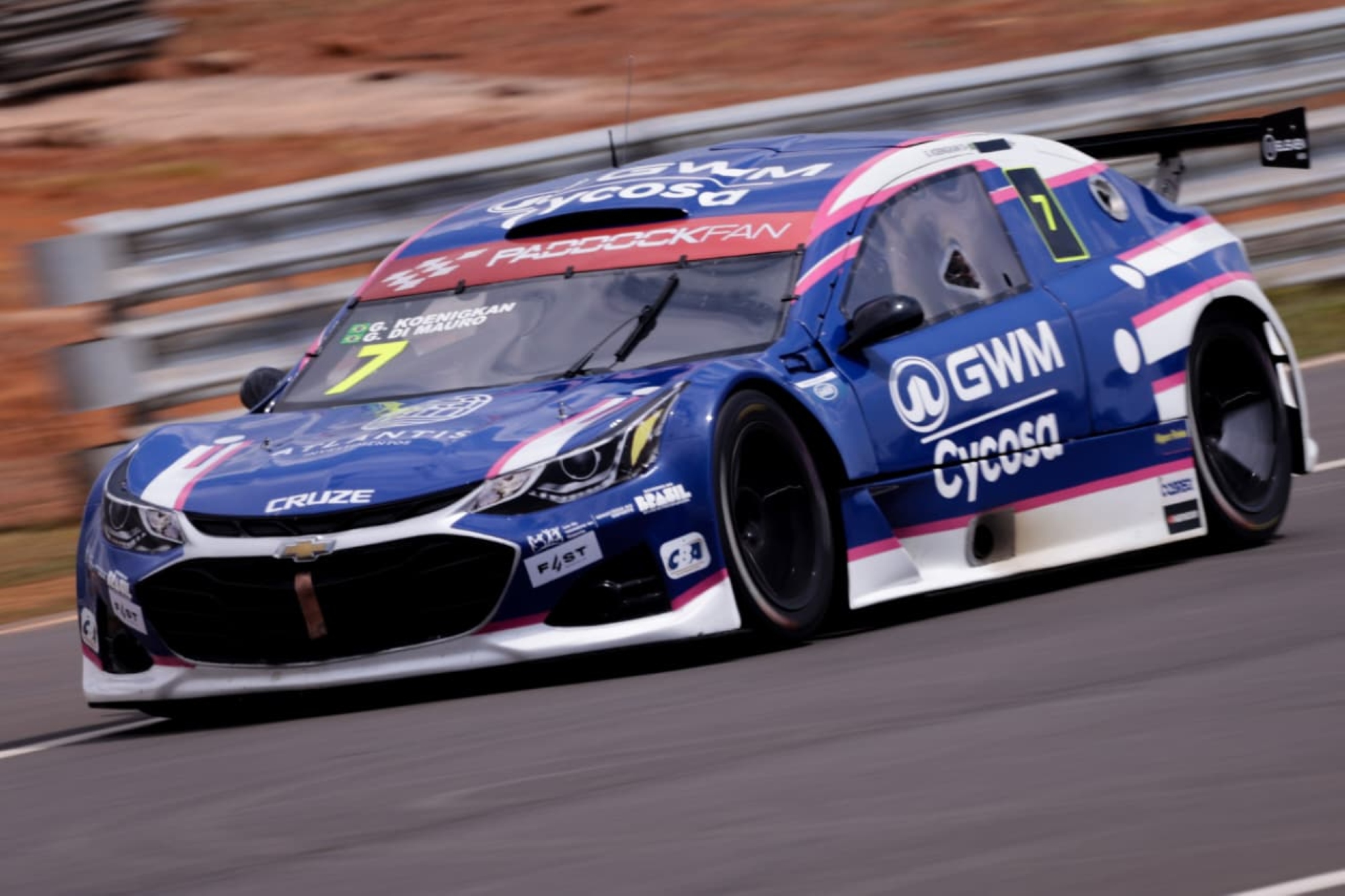 Animado, Camarote Metrópoles curte Stock Car, Fórmula 4 e Turismo Nacional