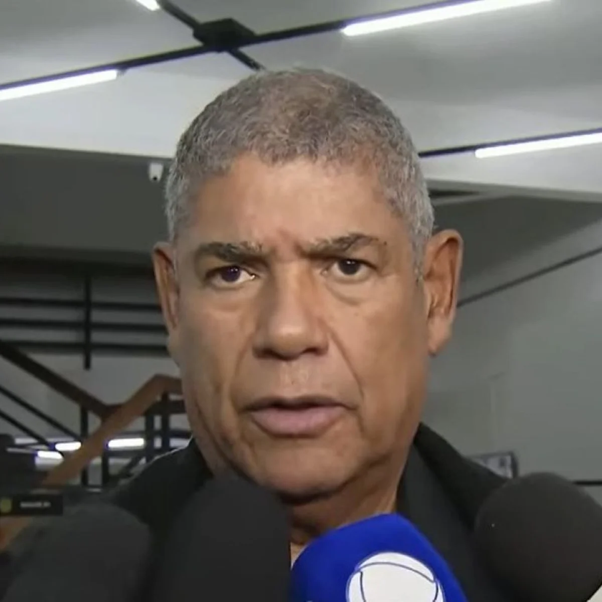 "Eu não cometi crime e nada devo", diz Milton Leite ao sair de delegacia