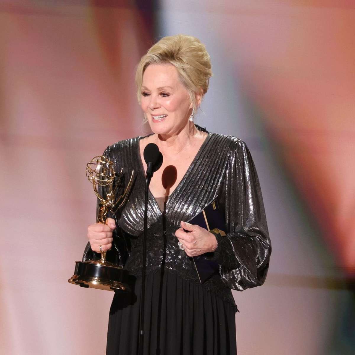 Jean Smart faz história no Emmy com quinto prêmio de Melhor Atriz por 'Hacks'