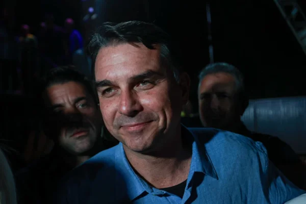 Quaest: votos no Sudeste e entre eleitores independentes impulsionam Flávio