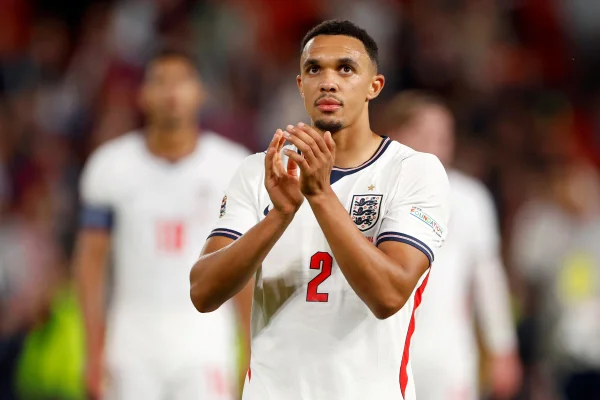 Fora da Copa, Arnold afirma que sempre acreditou no retorno à Inglaterra