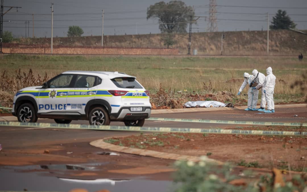A polícia sul-africana encontra o corpo de uma nona mulher perto de Joanesburgo, e os temores sobre um assassino em série aumentam.