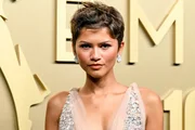 Zendaya aposta no corte pixie para o Emmy 2026; inspire-se no visual
