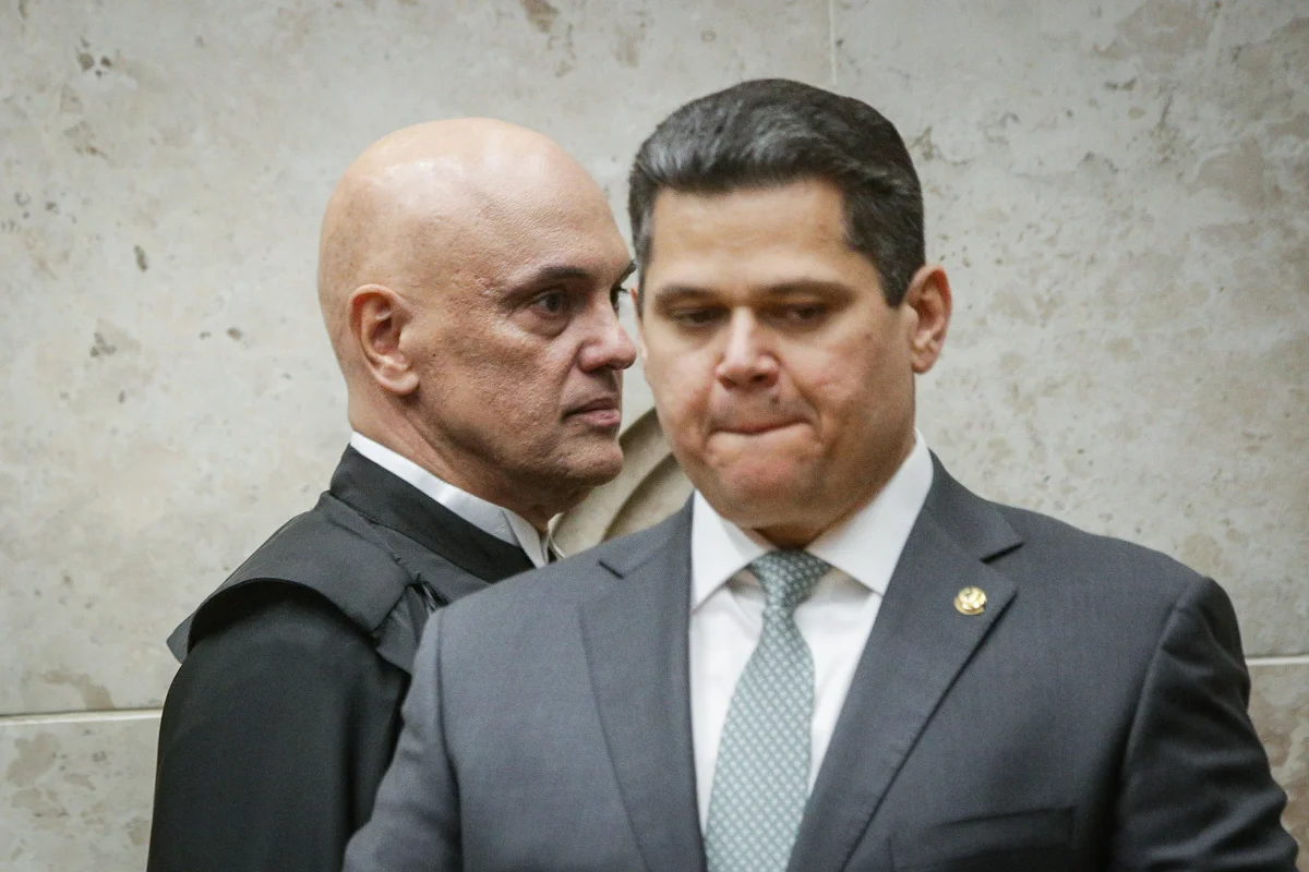 Alexandre de Moraees e Davi Alcolumbre. O ministro Edson Fachin assume a presidência do Supremo Tribunal Federal STF. O magistrado terá como vice-presidente o ministro Alexandre de Moraes Metrópoles 3