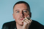 Imagem da matéria: Ed Sheeran tem 2 shows cancelados em meio à polêmica com Macklemore
