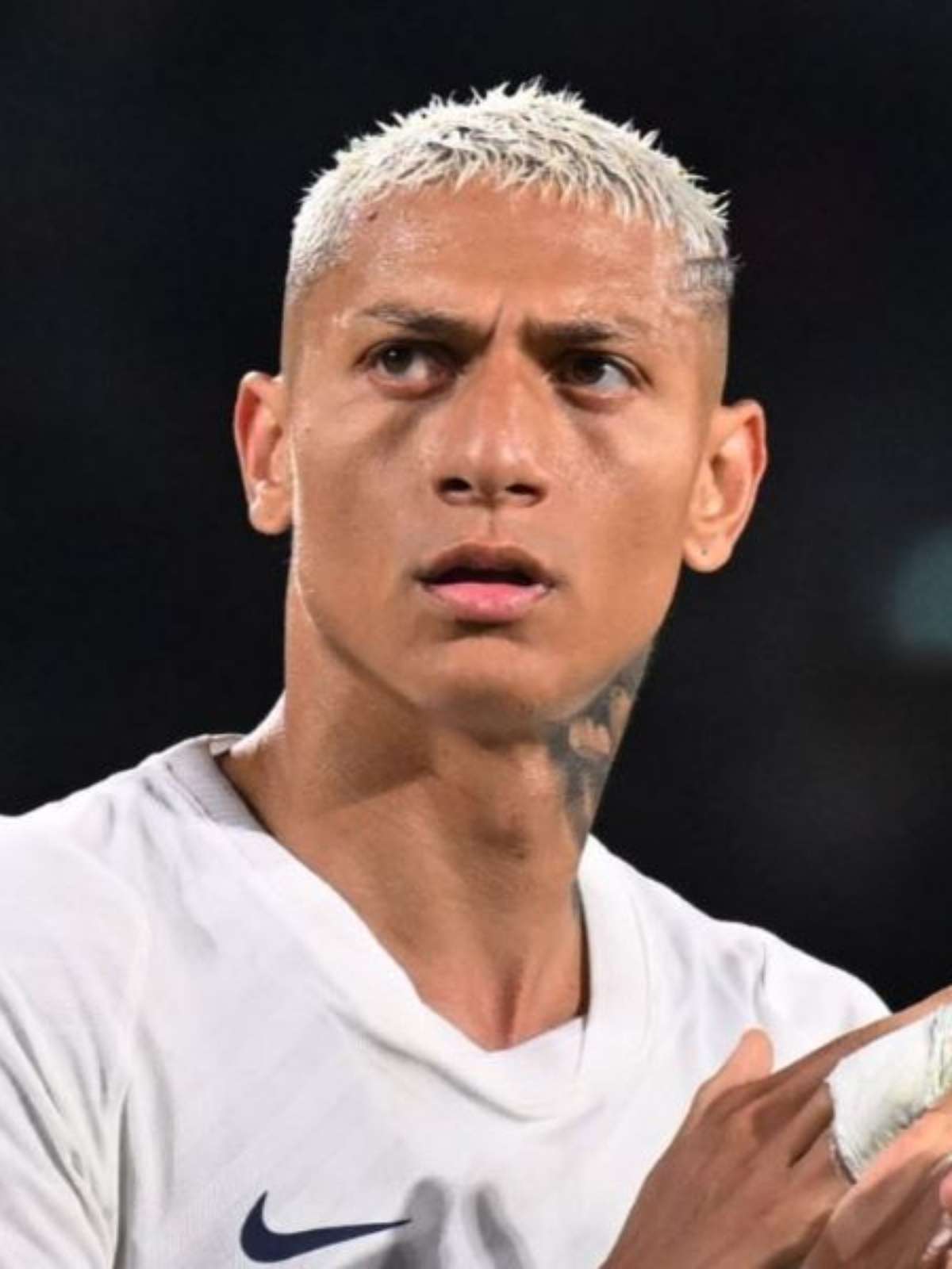 Técnico do Tottenham descarta Richarlison até das copas: 'Não vai jogar'
