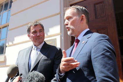 'Trabalho artesanal um a um': Esta artista de Toronto está trocando sua arte original por uma refeição em restaurantes locais
