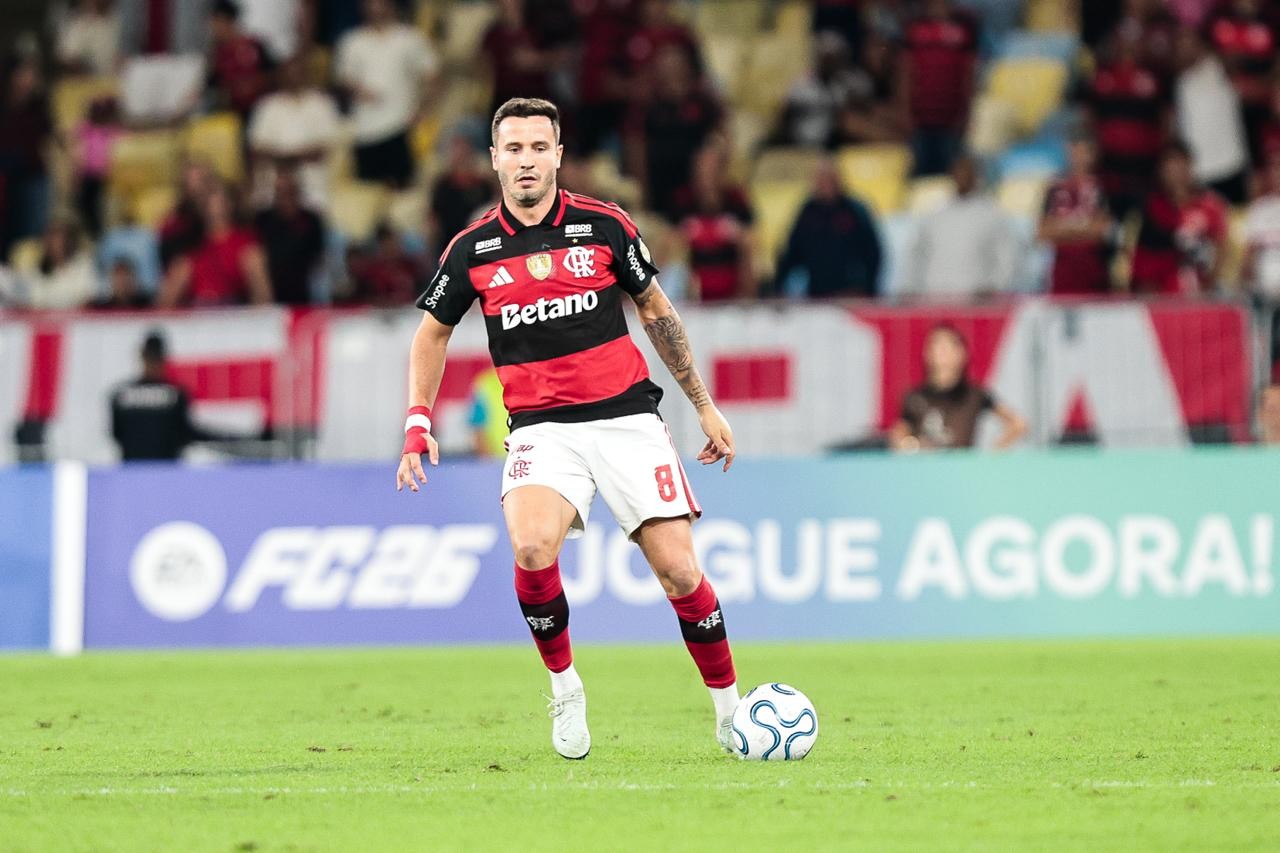 Saúl desabafa sobre oportunidades no Flamengo: "Quando não jogo, sou caro. Quando jogo, sou bom"