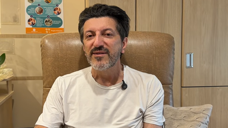 Lito Sousa recebe medicamento experimental contra doença degenerativa e segue estável na UTI