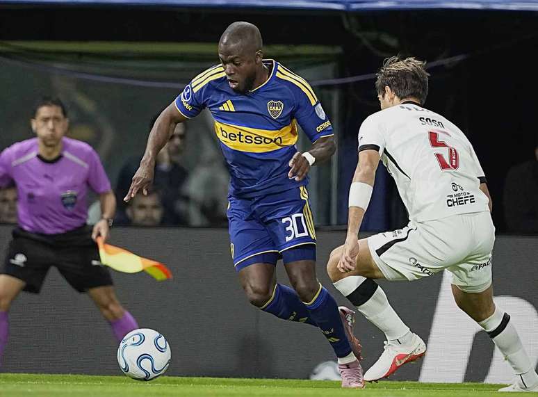 Na Bombonera, Vasco vence o Boca e abre vantagem na semifinal da Sula