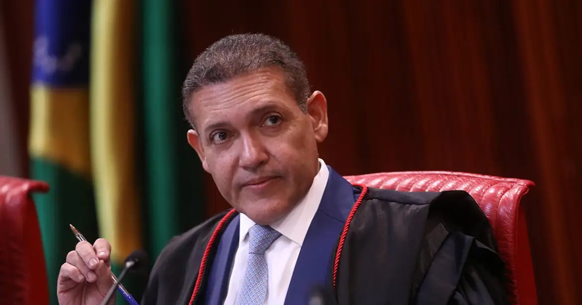 Nunes Marques determina reexibição da propaganda de Flávio Bolsonaro após problema técnico