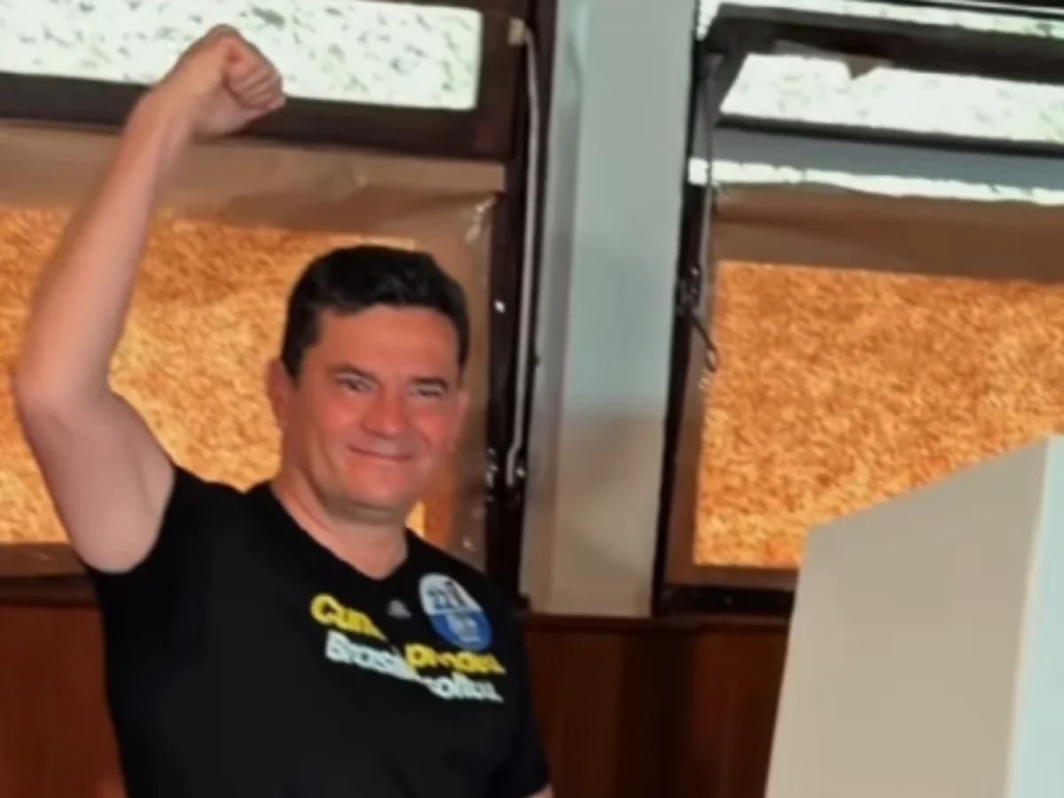 Moro vota no 2º turno e reforça apoio a Flávio: "Um aliado no Planalto"