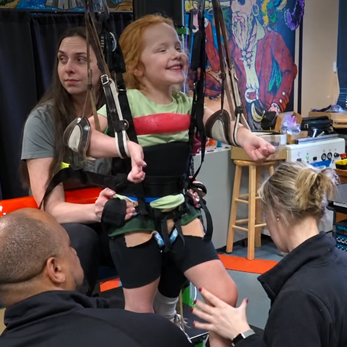 Menina de 6 anos tem melhora em terapia ao ouvir músicas de Chappell Roan