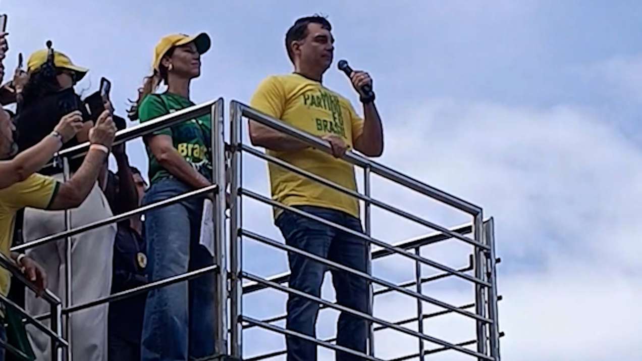 Flávio Bolsonaro é o primeiro candidato a sofrer virada, perde para Lula e fracassa na tentativa de levar bolsonarismo de volta ao poder